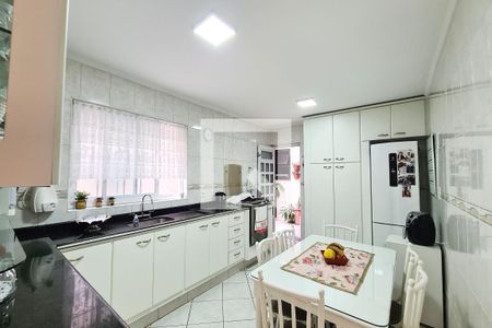Casa à venda com 160m², 3 quartos e 2 vagas Casa à venda com 160m², 3 quartos e 2 vagasCozinha