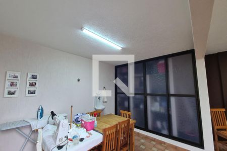 Casa à venda com 160m², 3 quartos e 2 vagas Casa à venda com 160m², 3 quartos e 2 vagasatelie