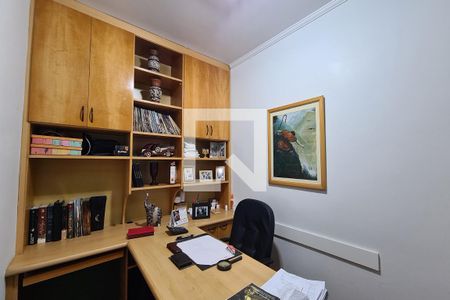 Casa à venda com 160m², 3 quartos e 2 vagas Casa à venda com 160m², 3 quartos e 2 vagasEscritório