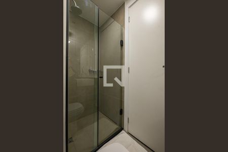 Banheiro de kitnet/studio para alugar com 1 quarto, 33m² em Cerqueira César, São Paulo