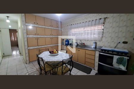 Casa à venda com 141m², 4 quartos e 2 vagas Casa à venda com 141m², 4 quartos e 2 vagasCozinha