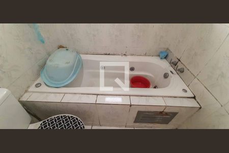 Casa à venda com 141m², 4 quartos e 2 vagas Casa à venda com 141m², 4 quartos e 2 vagasBanheiro Social 1