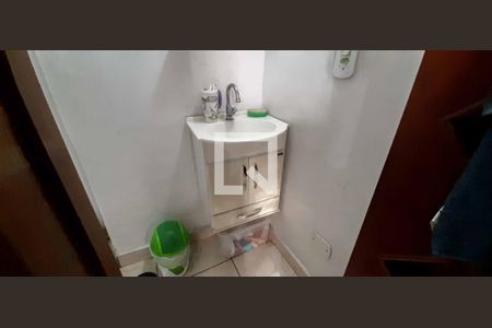 Casa à venda com 141m², 4 quartos e 2 vagas Casa à venda com 141m², 4 quartos e 2 vagasLavabo da Suíte 2