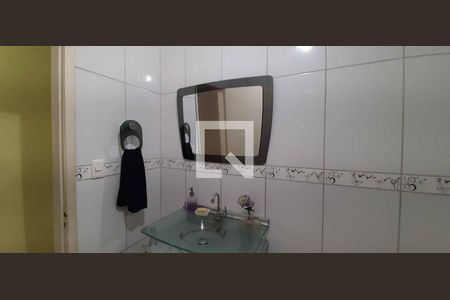 Casa à venda com 141m², 4 quartos e 2 vagas Casa à venda com 141m², 4 quartos e 2 vagasBanheiro Social 2