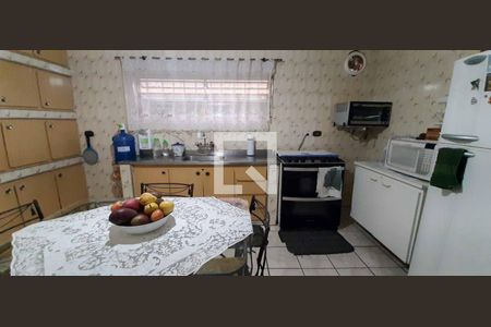 Casa à venda com 141m², 4 quartos e 2 vagas Casa à venda com 141m², 4 quartos e 2 vagasCozinha