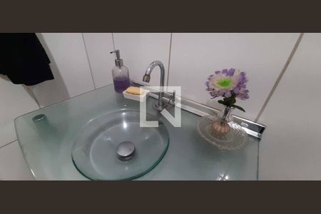 Casa à venda com 141m², 4 quartos e 2 vagas Casa à venda com 141m², 4 quartos e 2 vagasBanheiro Social 2