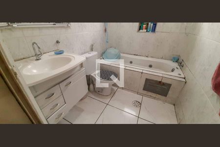 Casa à venda com 141m², 4 quartos e 2 vagas Casa à venda com 141m², 4 quartos e 2 vagasBanheiro Social 1