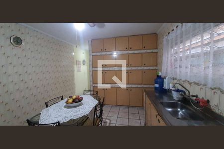 Casa à venda com 141m², 4 quartos e 2 vagas Casa à venda com 141m², 4 quartos e 2 vagasCozinha