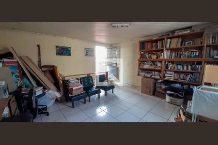 Casa à venda com 141m², 4 quartos e 2 vagas Casa à venda com 141m², 4 quartos e 2 vagasEscritório