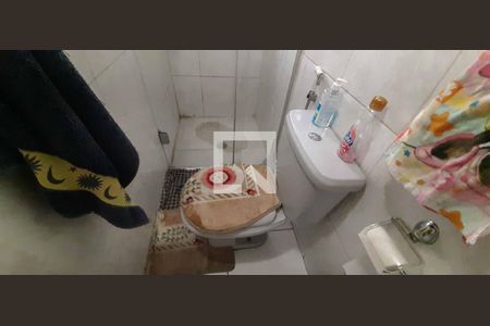 Casa à venda com 141m², 4 quartos e 2 vagas Casa à venda com 141m², 4 quartos e 2 vagasBanheiro da Suíte 1