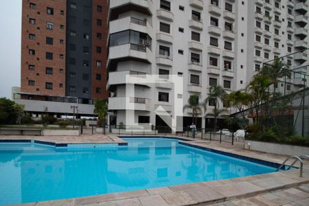 Apartamento à venda com 222m², 4 quartos e 4 vagasÁrea comum - Piscina