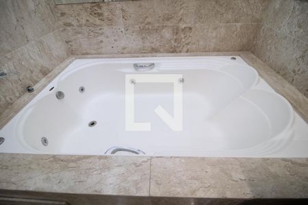 Apartamento à venda com 222m², 4 quartos e 4 vagasBanheiro da Suíte 2