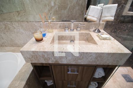 Apartamento à venda com 222m², 4 quartos e 4 vagasBanheiro da Suíte 2