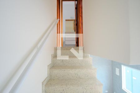 Casa de condomínio para alugar com 60m², 2 quartos e 1 vagaEscada