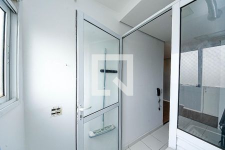 Área de Serviço de apartamento para alugar com 2 quartos, 45m² em Quinta da Paineira, São Paulo