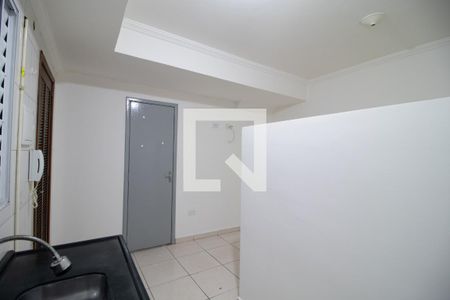 Sala/Quarto/Cozinha de casa para alugar com 1 quarto, 20m² em Vila Gustavo, São Paulo