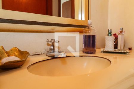 Casa à venda com 985m², 5 quartos e 5 vagas Casa à venda com 985m², 5 quartos e 5 vagasLavabo