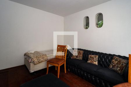 Casa à venda com 985m², 5 quartos e 5 vagas Casa à venda com 985m², 5 quartos e 5 vagasSala de TV