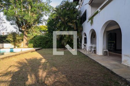 Casa à venda com 985m², 5 quartos e 5 vagas Casa à venda com 985m², 5 quartos e 5 vagasÁrea externa