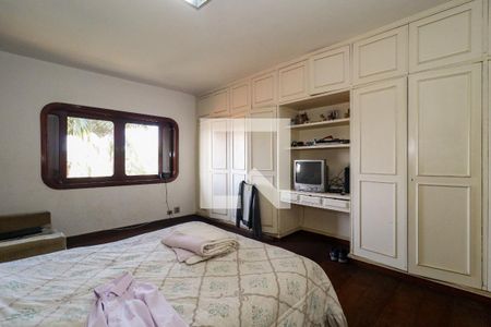 Casa à venda com 985m², 5 quartos e 5 vagas Casa à venda com 985m², 5 quartos e 5 vagasSuíte 4