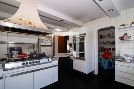 Casa à venda com 985m², 5 quartos e 5 vagas Casa à venda com 985m², 5 quartos e 5 vagasCozinha