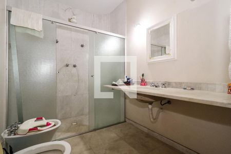 Casa à venda com 985m², 5 quartos e 5 vagas Casa à venda com 985m², 5 quartos e 5 vagasBanheiro da Suíte 3