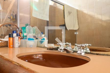 Casa à venda com 985m², 5 quartos e 5 vagas Casa à venda com 985m², 5 quartos e 5 vagasBanheiro da Suíte 5