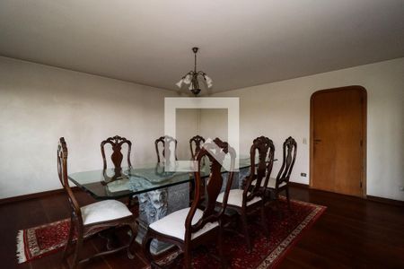 Casa à venda com 985m², 5 quartos e 5 vagas Casa à venda com 985m², 5 quartos e 5 vagasSala de Jantar