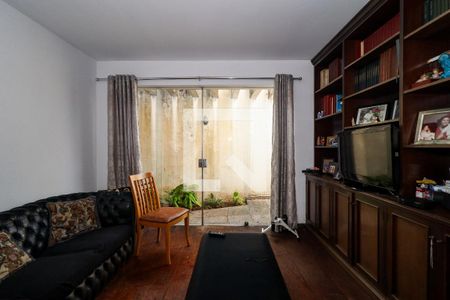 Casa à venda com 985m², 5 quartos e 5 vagas Casa à venda com 985m², 5 quartos e 5 vagasSala de TV