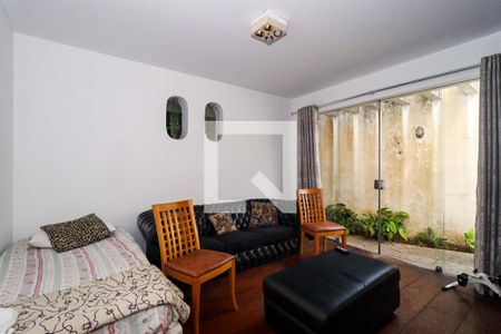 Casa à venda com 985m², 5 quartos e 5 vagas Casa à venda com 985m², 5 quartos e 5 vagasSala de TV