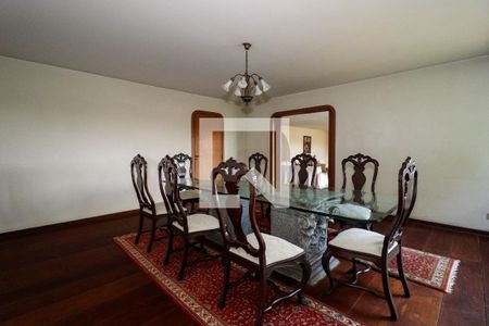 Casa à venda com 985m², 5 quartos e 5 vagas Casa à venda com 985m², 5 quartos e 5 vagasSala de Jantar