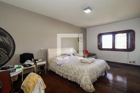 Casa à venda com 985m², 5 quartos e 5 vagas Casa à venda com 985m², 5 quartos e 5 vagasSuíte 4