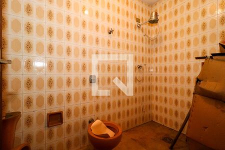 Casa à venda com 985m², 5 quartos e 5 vagas Casa à venda com 985m², 5 quartos e 5 vagasBanheiro de Serviço