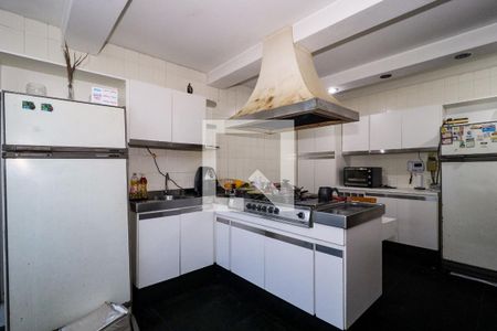 Casa à venda com 985m², 5 quartos e 5 vagas Casa à venda com 985m², 5 quartos e 5 vagasCozinha