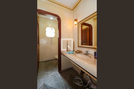 Casa à venda com 985m², 5 quartos e 5 vagas Casa à venda com 985m², 5 quartos e 5 vagasLavabo