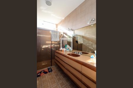 Casa à venda com 985m², 5 quartos e 5 vagas Casa à venda com 985m², 5 quartos e 5 vagasBanheiro da Suíte 5