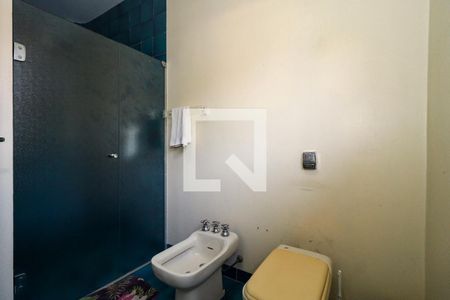 Casa à venda com 985m², 5 quartos e 5 vagas Casa à venda com 985m², 5 quartos e 5 vagasBanheiro da Suíte 2