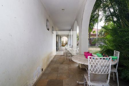 Casa à venda com 985m², 5 quartos e 5 vagas Casa à venda com 985m², 5 quartos e 5 vagasÁrea externa