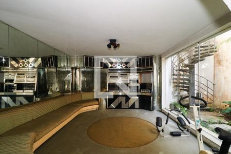 Casa à venda com 985m², 5 quartos e 5 vagas Casa à venda com 985m², 5 quartos e 5 vagasSalão de festas