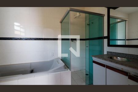 Casa à venda com 450m², 6 quartos e 11 vagasBanheiro da Suíte 1