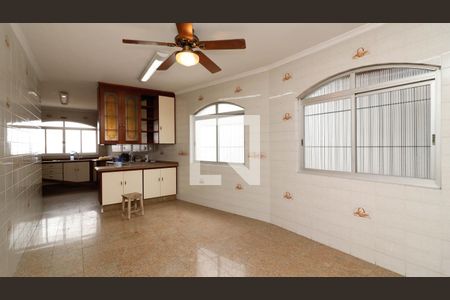 Casa à venda com 450m², 6 quartos e 11 vagasCozinha