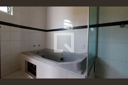 Casa à venda com 450m², 6 quartos e 11 vagasBanheiro da Suíte 1