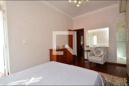 Casa à venda com 297m², 5 quartos e 3 vagas Casa à venda com 297m², 5 quartos e 3 vagasQuarto1/ suite