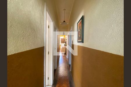 Casa à venda com 323m², 3 quartos e 2 vagas Casa à venda com 323m², 3 quartos e 2 vagasCorredor