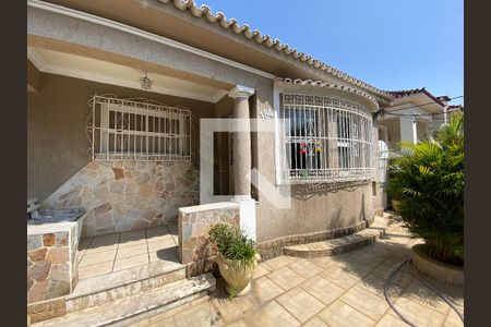 Casa à venda com 323m², 3 quartos e 2 vagas Casa à venda com 323m², 3 quartos e 2 vagasFrente