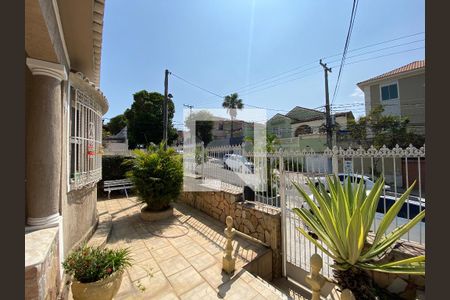 Casa à venda com 323m², 3 quartos e 2 vagas Casa à venda com 323m², 3 quartos e 2 vagasFrente