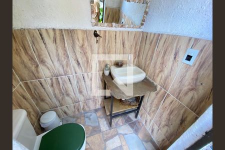 Casa à venda com 323m², 3 quartos e 2 vagas Casa à venda com 323m², 3 quartos e 2 vagasBanheiro da piscina