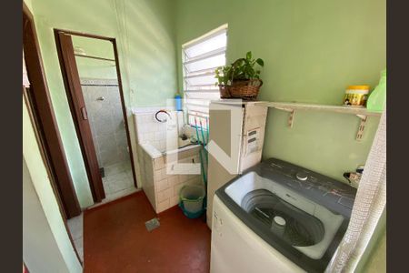 Casa à venda com 323m², 3 quartos e 2 vagas Casa à venda com 323m², 3 quartos e 2 vagasÁrea de Serviço