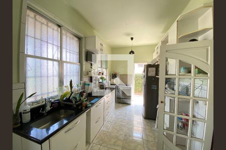 Casa à venda com 323m², 3 quartos e 2 vagas Casa à venda com 323m², 3 quartos e 2 vagasCozinha