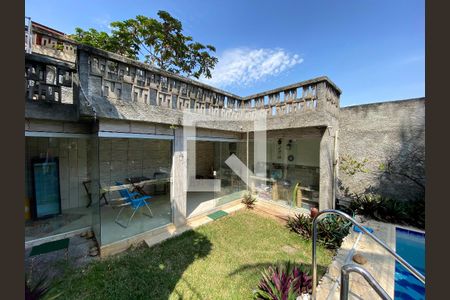 Casa à venda com 323m², 3 quartos e 2 vagas Casa à venda com 323m², 3 quartos e 2 vagasEspaço Gourmet